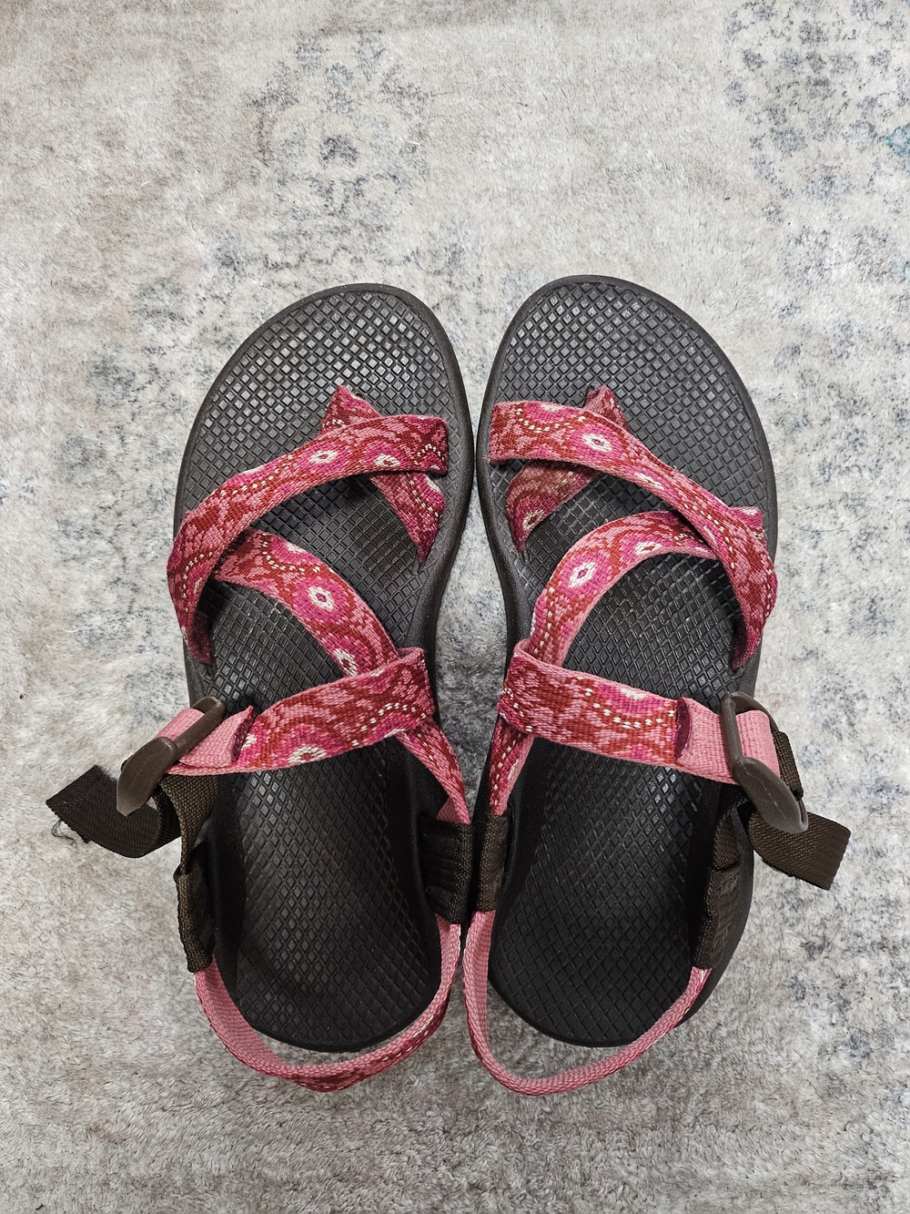 ❌️🚫 SOLD! Chaco Women's Size 7 Pink & Brown Toe Loop Strappy Outdoor Sandals